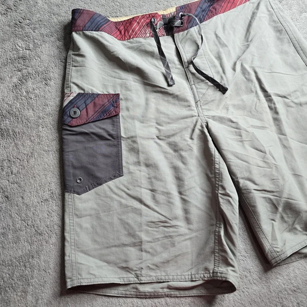 Patagonia Shorts M's Patch Pocket Wavefarer Boardshorts Mens 32 Gray 9.5